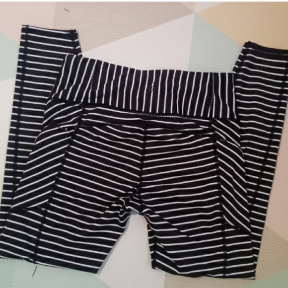 Athleta Stripe Contender 7/8 Tight Legging size S - Picture 4 of 12